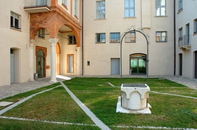 Palazzo Bevilacqua-Costabili
